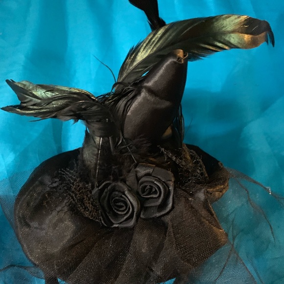 Witches hat on a headband - Picture 2 of 3